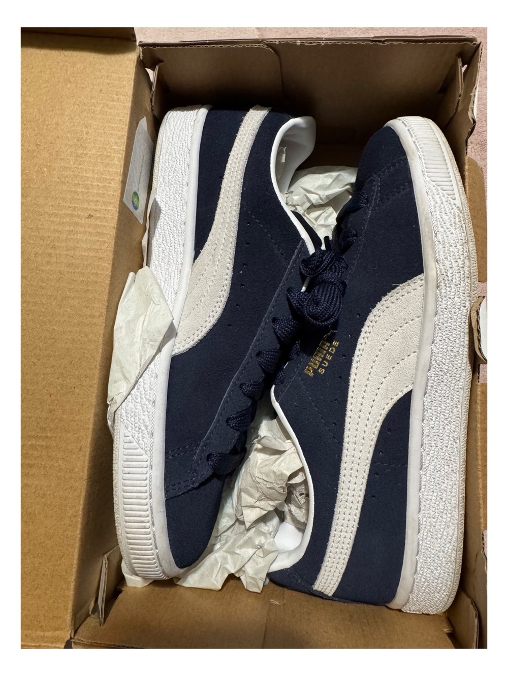 Puma Suede Classic XXI Jr in Peacoat and Puma White